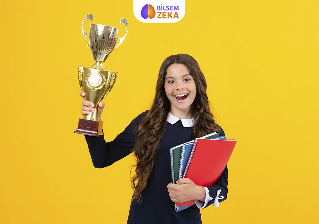 okulda başarılı kız